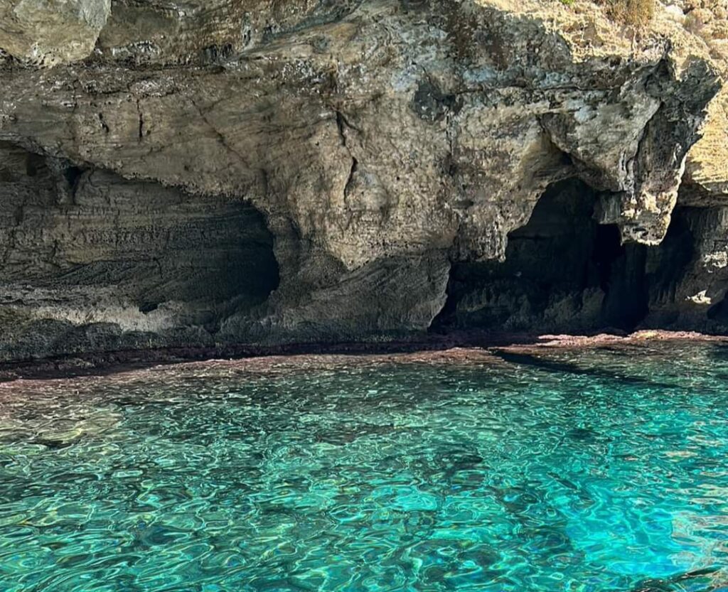 Il mare color smeraldo delle isole egadi